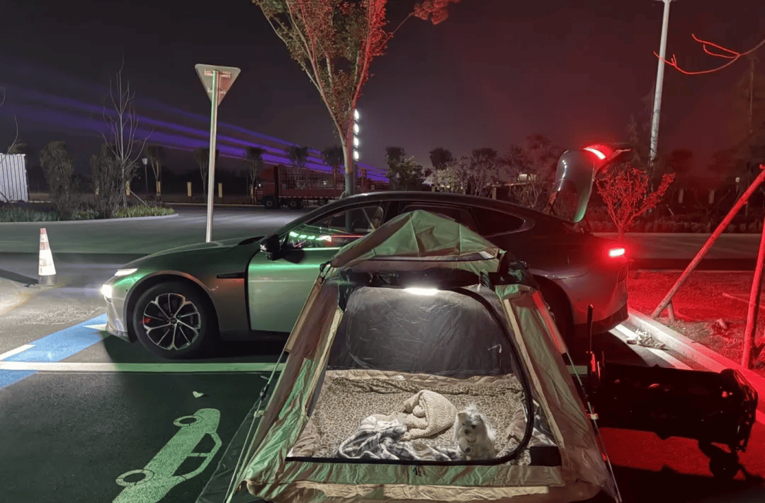 年轻人旅行掀起“帐篷过夜”热潮新葡京不住酒店住帐篷！国庆期间